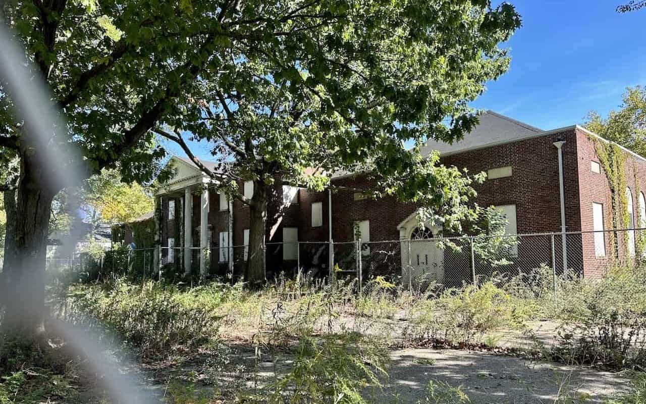 governors island abandoned house