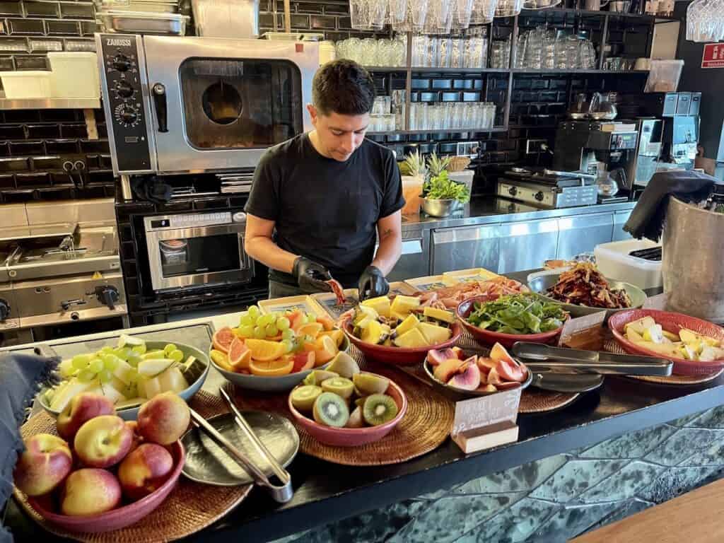 manon les suites breakfast