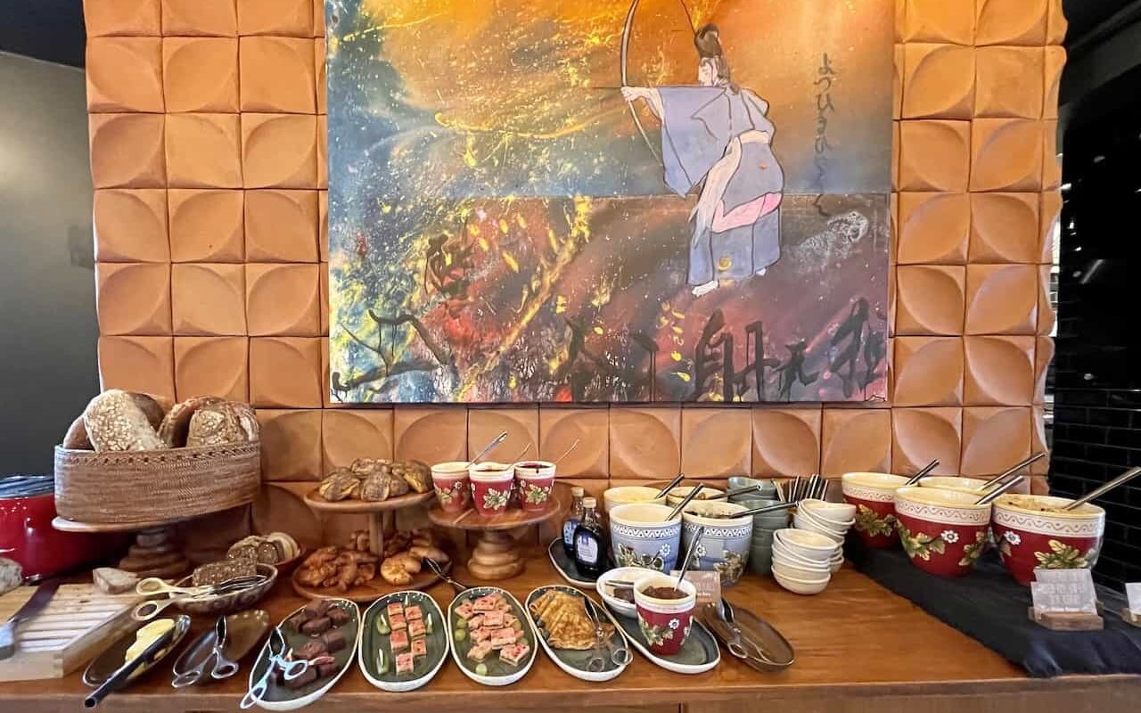 manon les suites breakfast