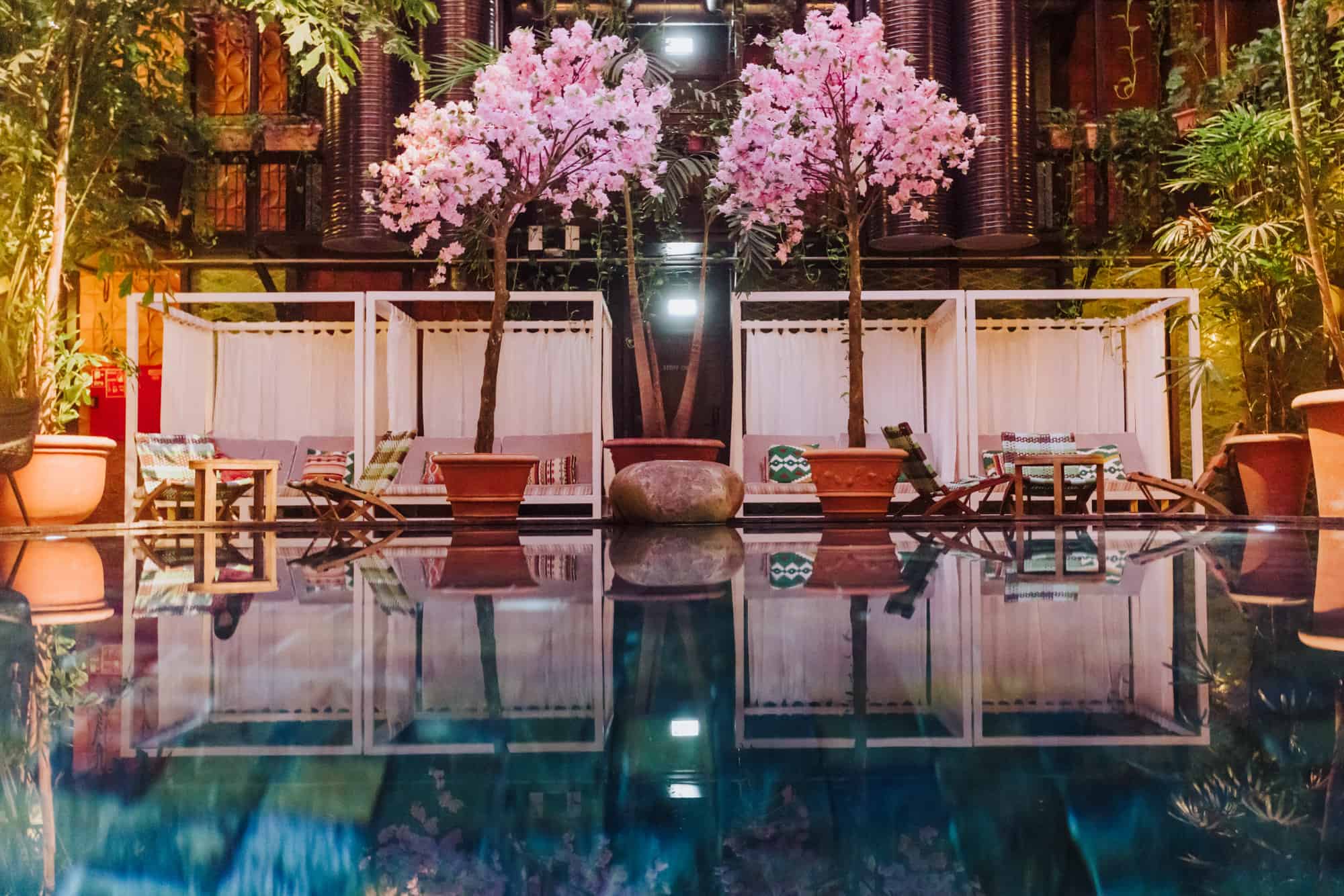 manon les suites pool