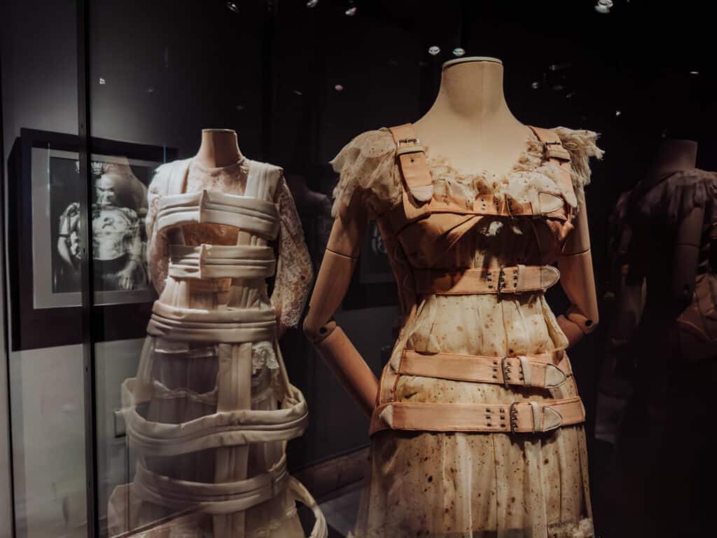 frida kahlo corset museum