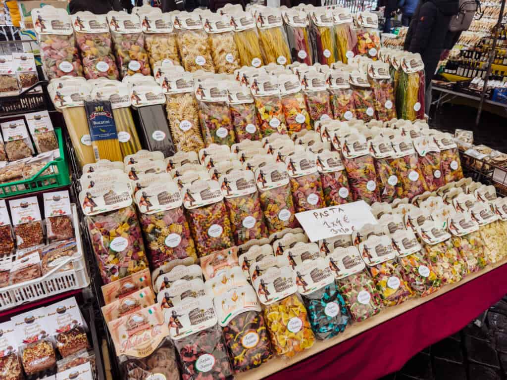 rome in winter market spices