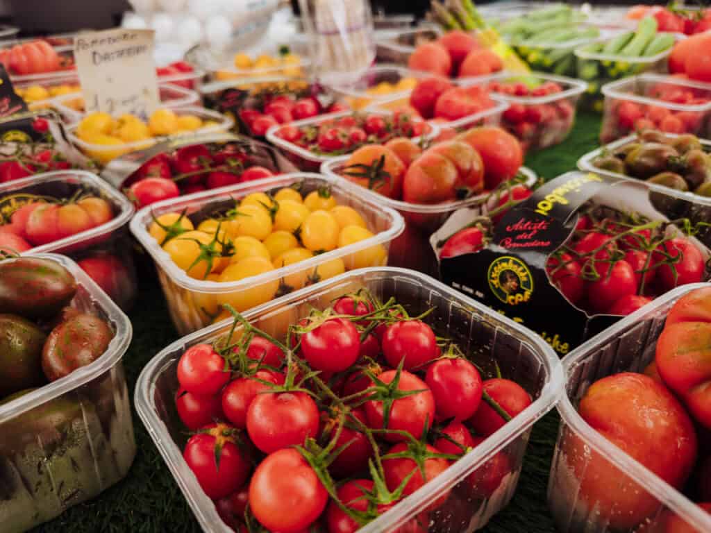 rome in winter market tomatoes