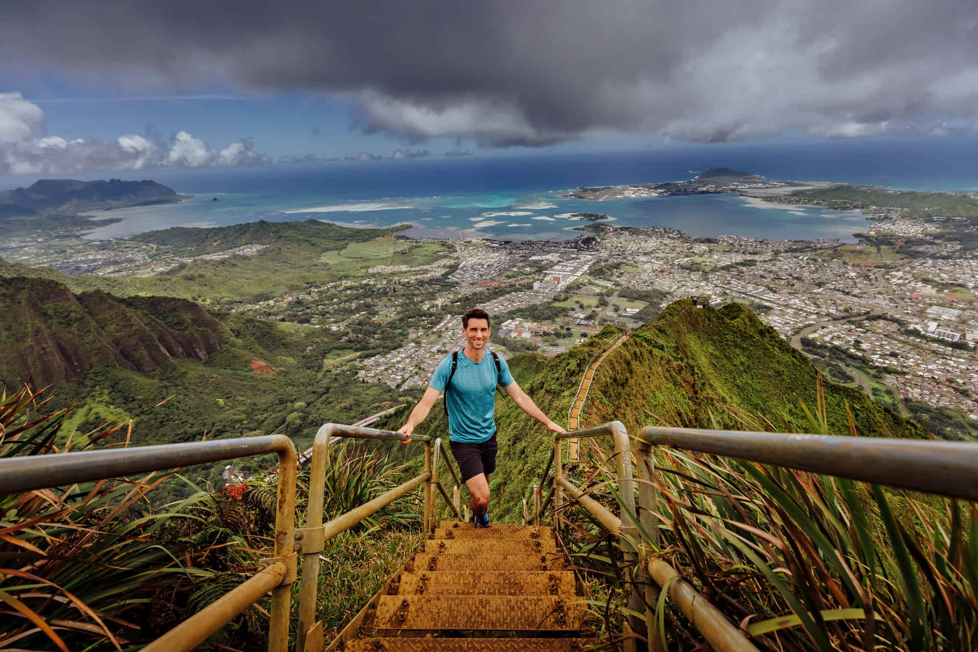 How to Climb the Stairway to Heaven / Haiku Stairs, Hawaii