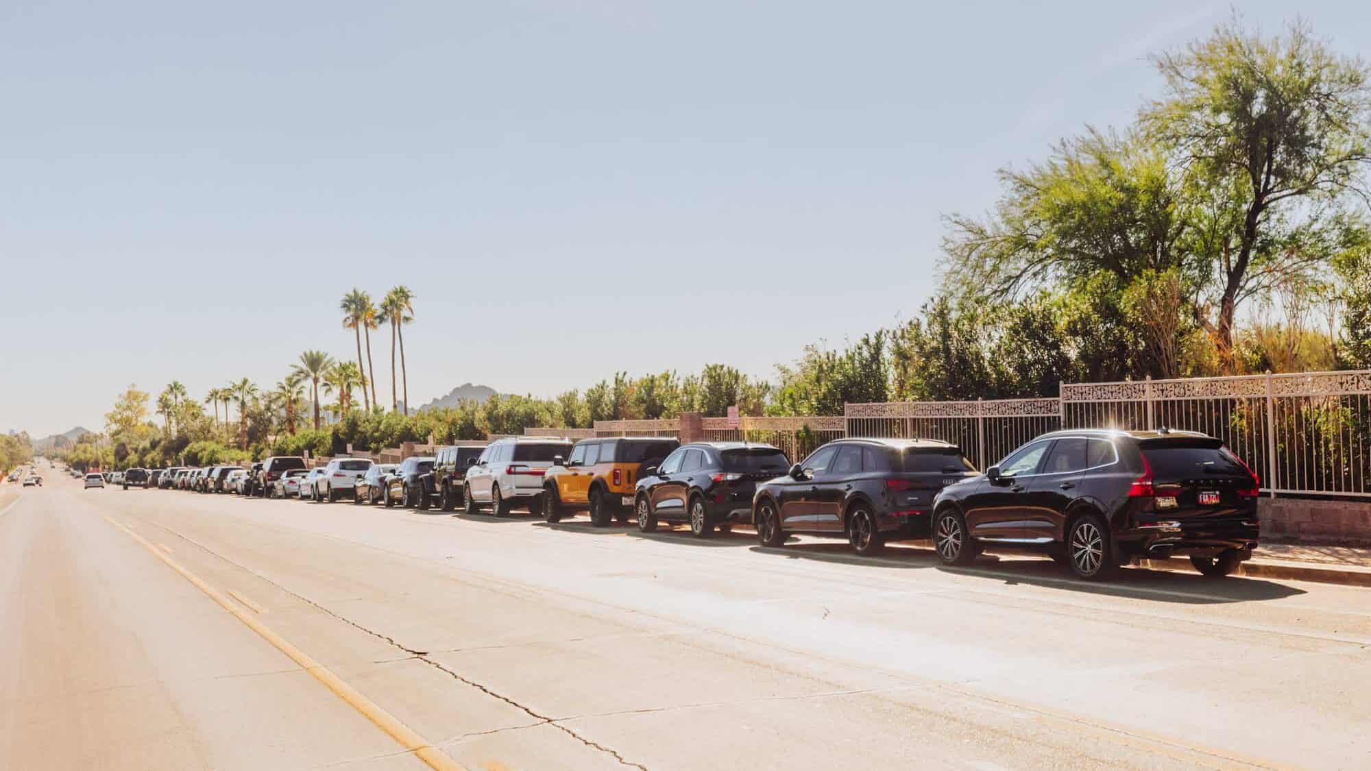 hiking camelback mountain cholla parking