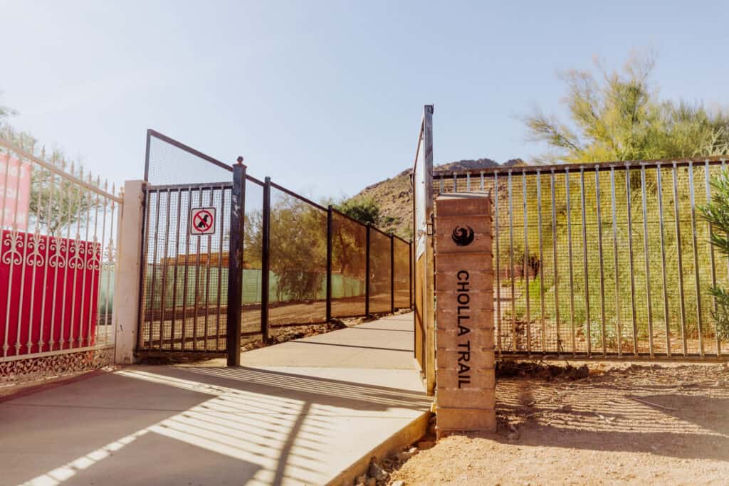 hike camelback cholla trailhead