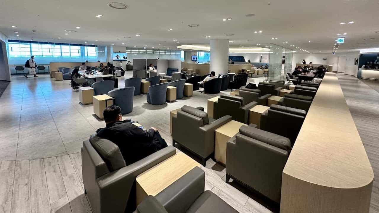 KOREAN AIR AIRPORT LOUNGE IN SEOUL