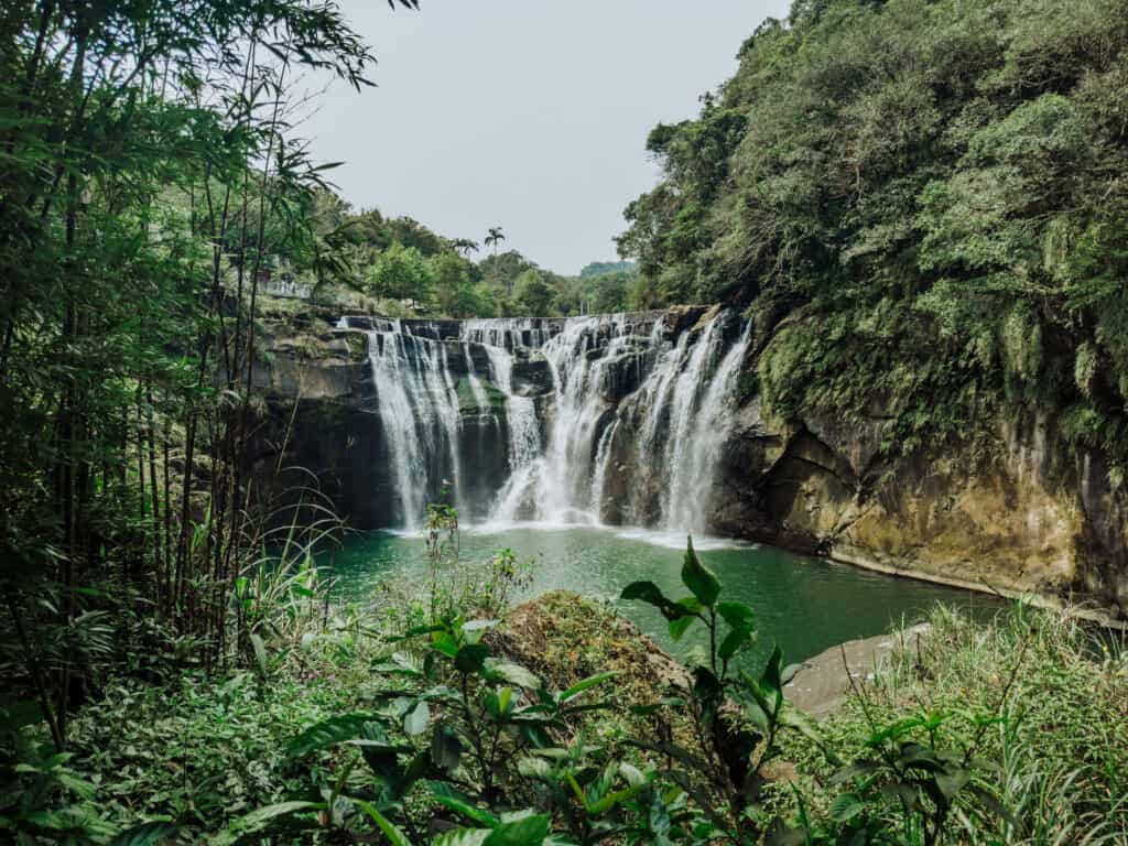 shifen taiwan waterfall