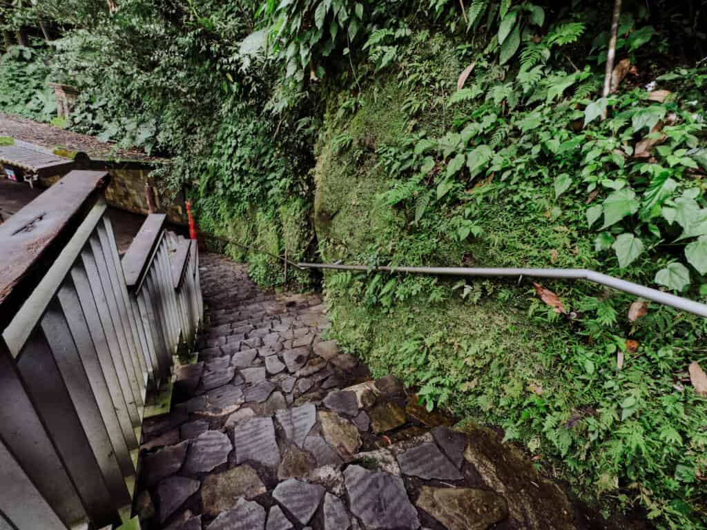 shifen waterfall slippery steps