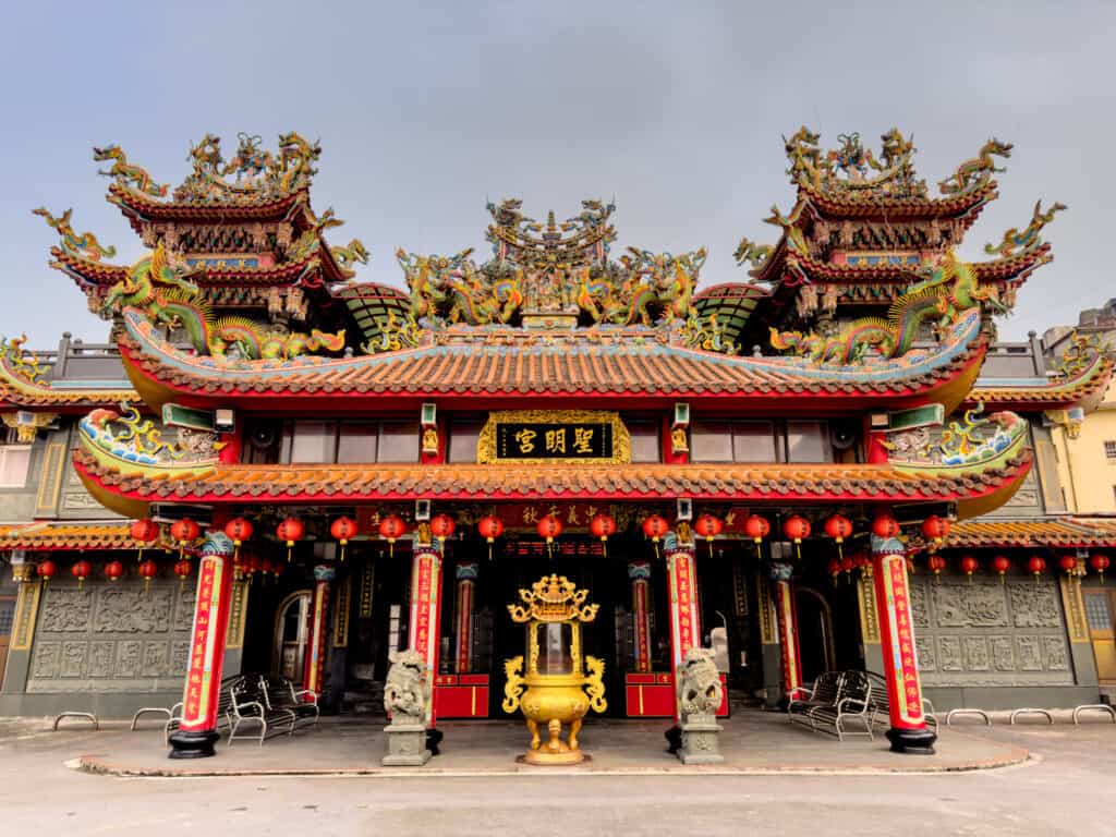 jiufen taiwan temple
