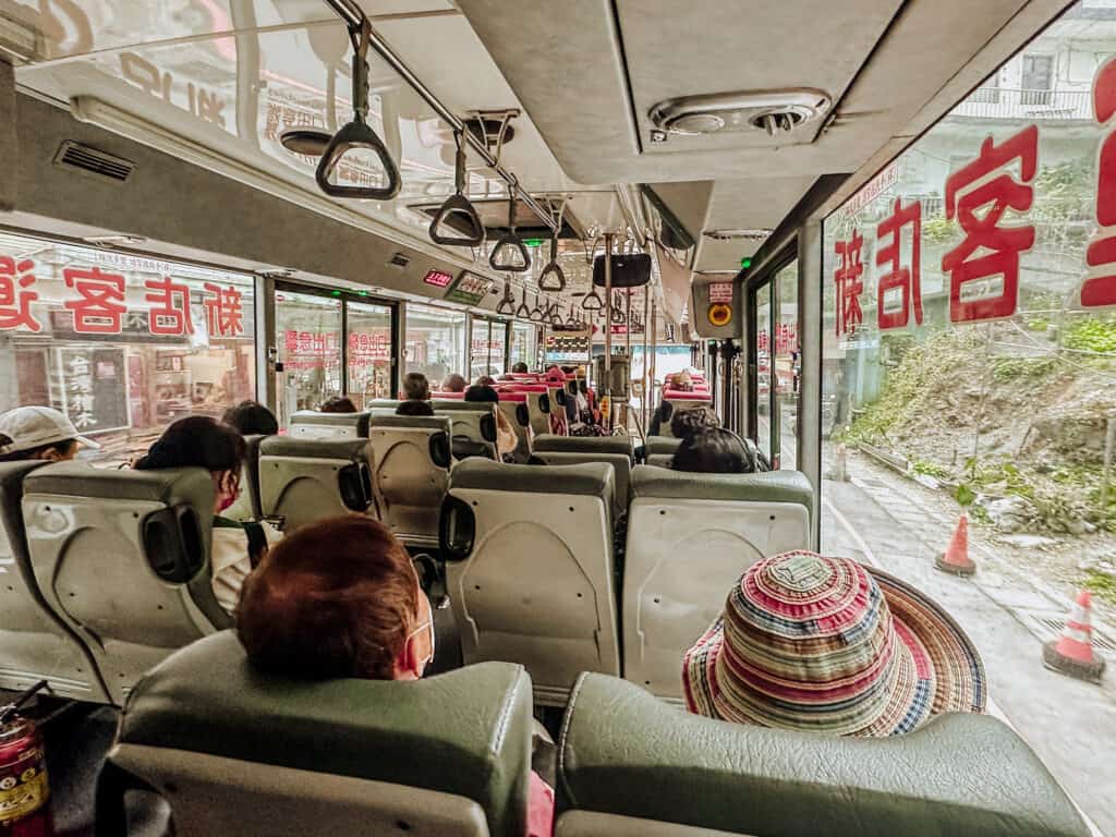 taipei to Wulai bus