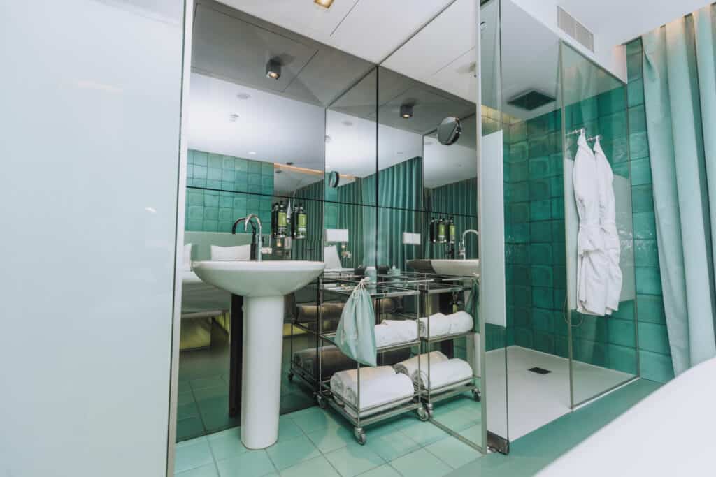 WC BY THE BEAUTIQUE HOTELS IN LISBON BATHROOM