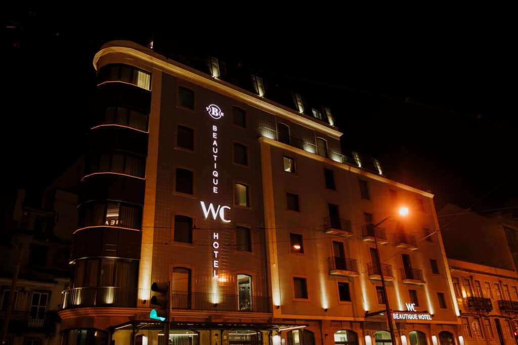WC BY THE BEAUTIQUE HOTELS LISBON AT NIGHT