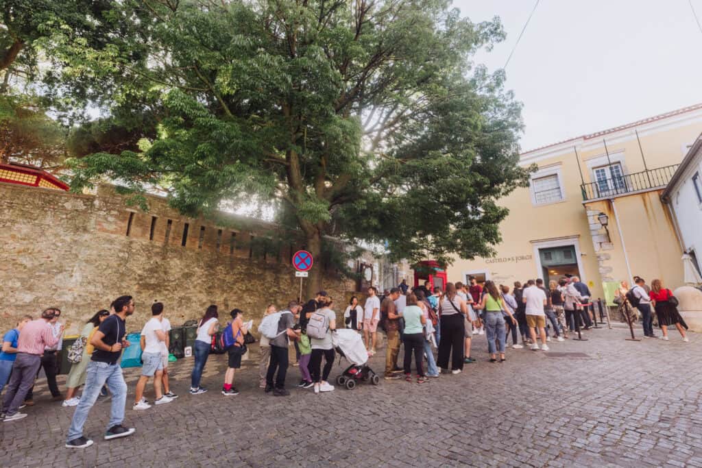Castelo do Sao Jorge entry line
