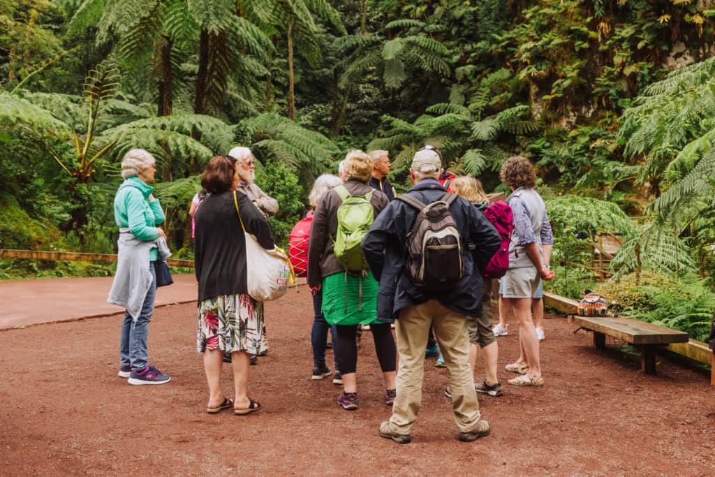 Caldeira Velha crowd