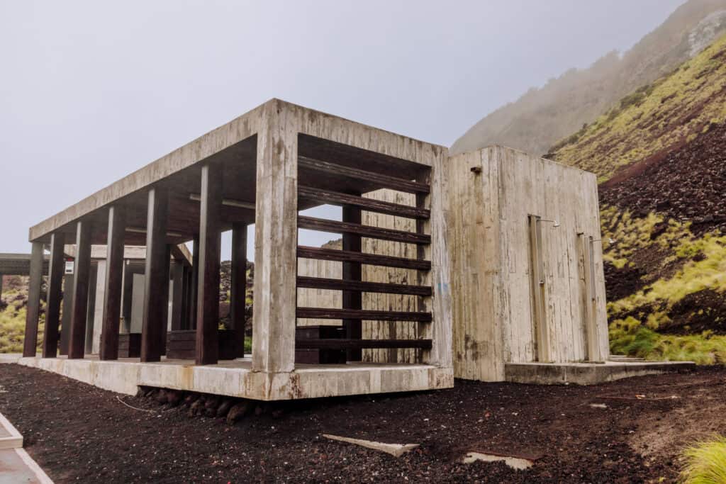 Azores hot springs: Ferraria bathrooms