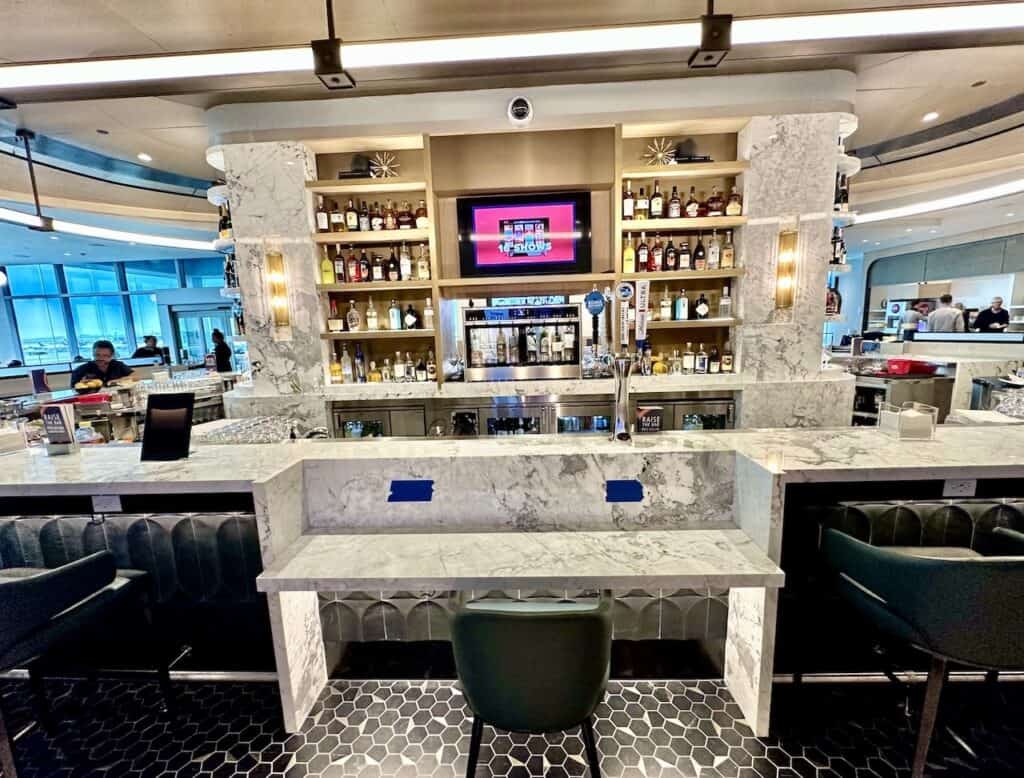 JFK's Delta Sky Club Lounge bar