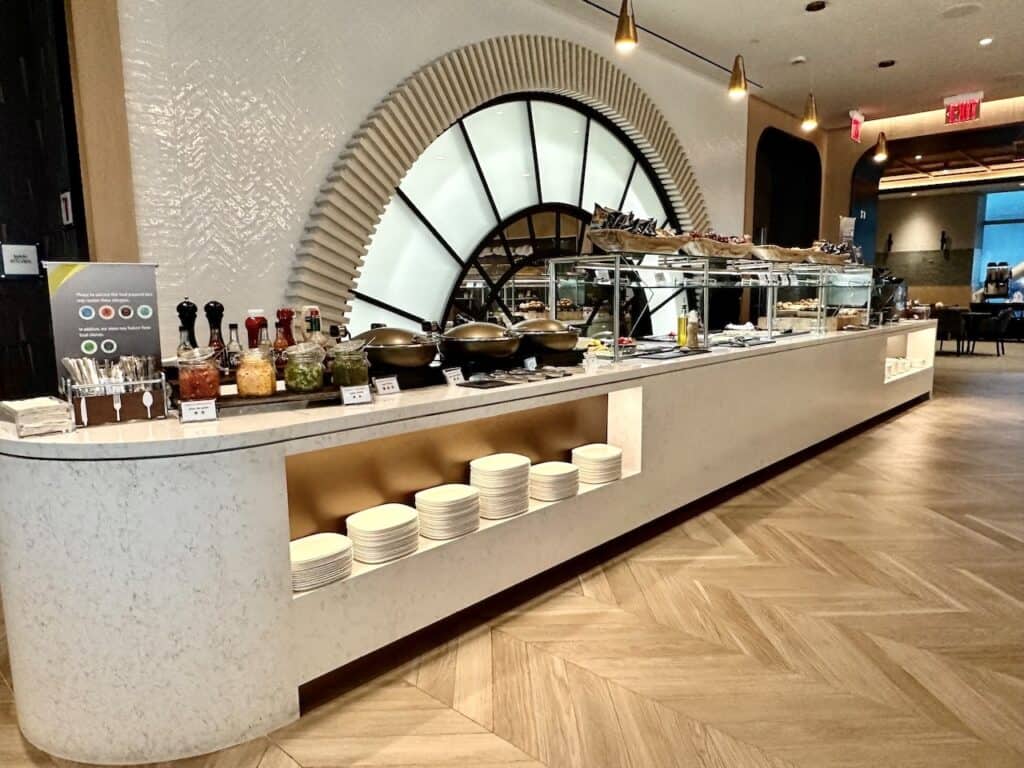 Food in the Delta Sky Club at Terminal 4