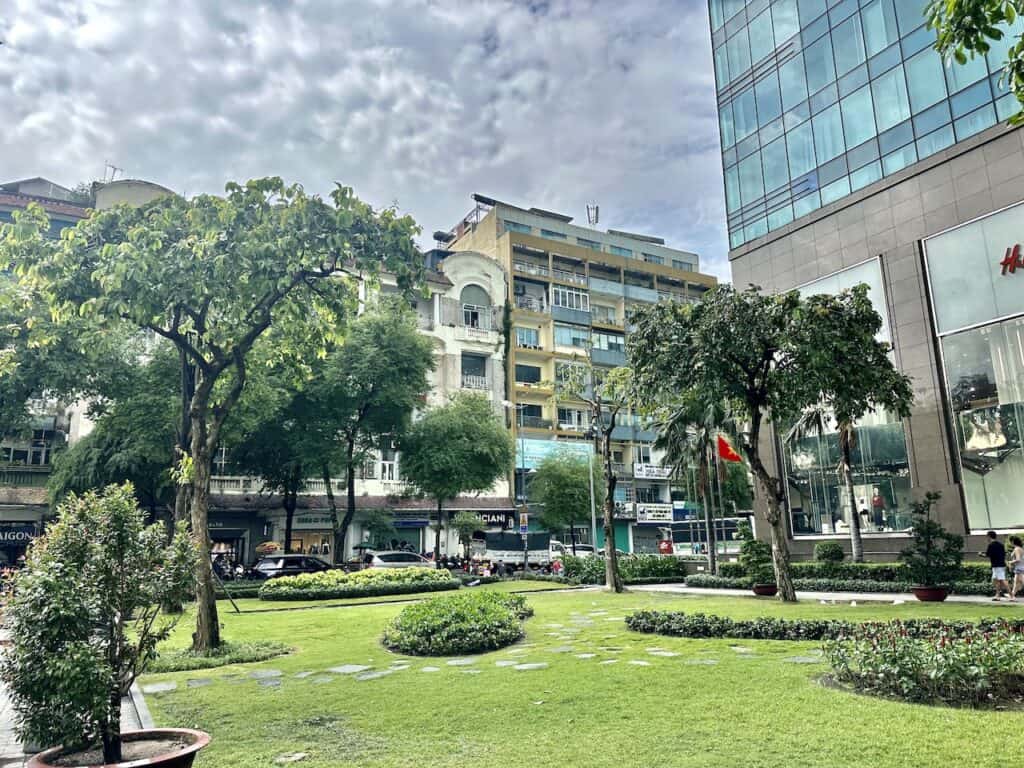 Saigon helicopter evacuation building