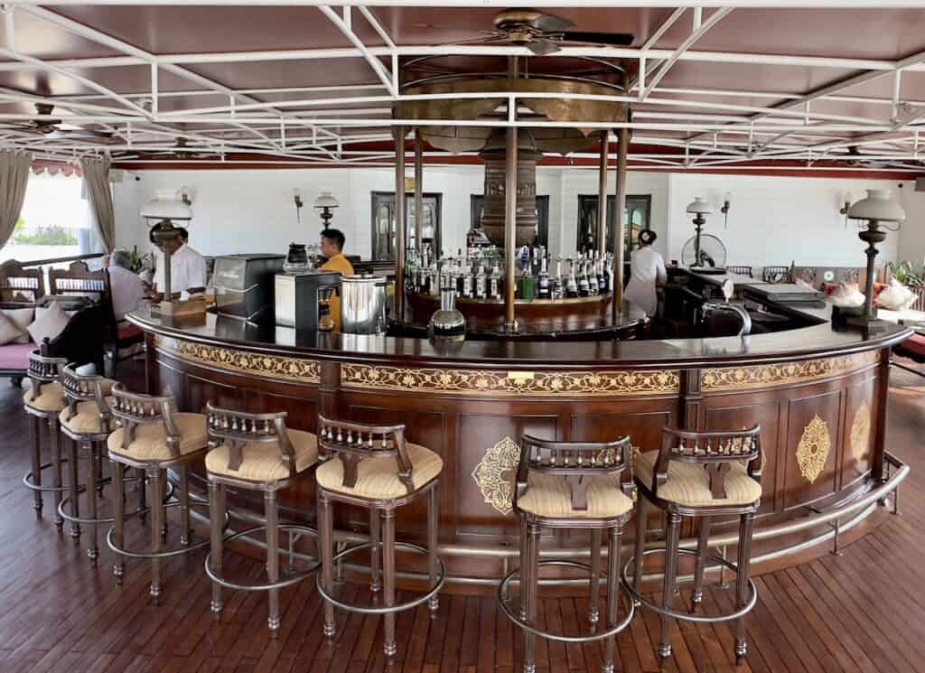 Heritage Line cruise ship bar and lounge