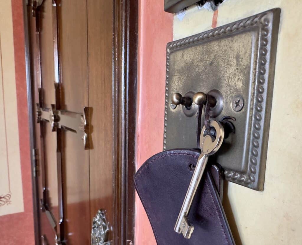 Skeleton key for the suites