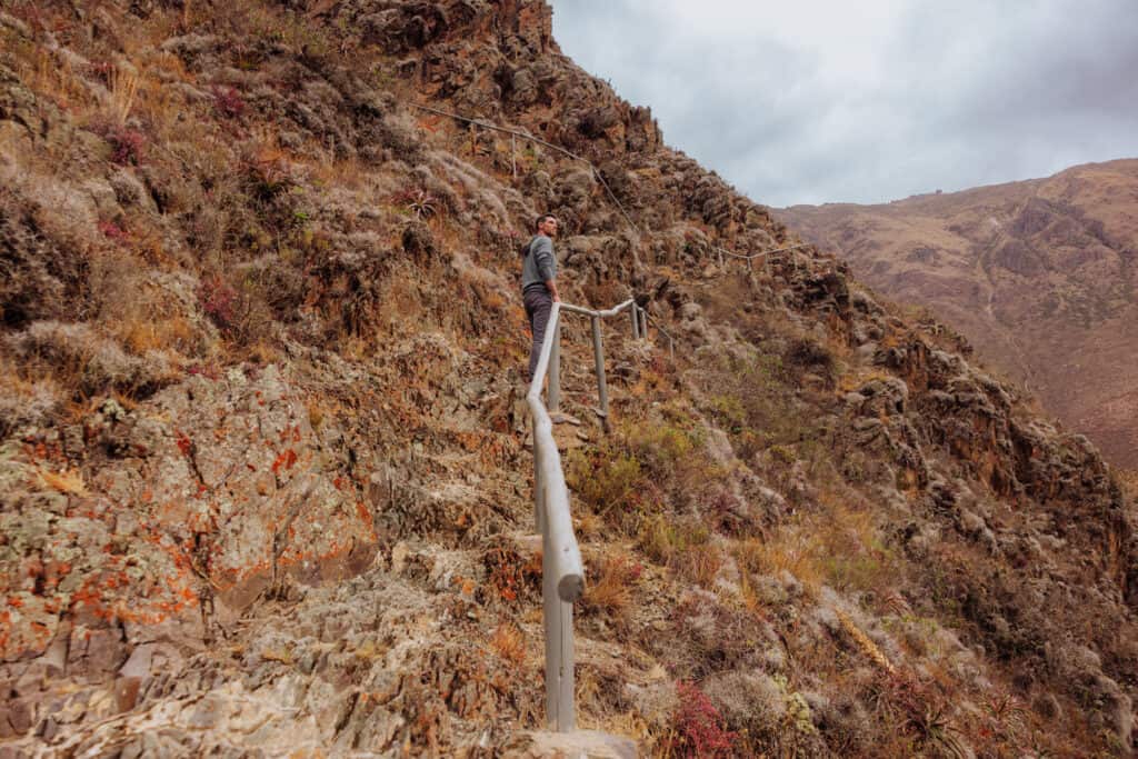 Jared Dillingham hiking to Pinkuylluna