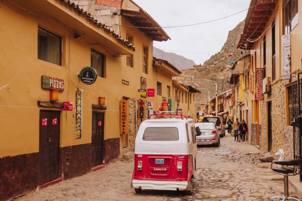 Ollantaytambo from Cusco - Town streets