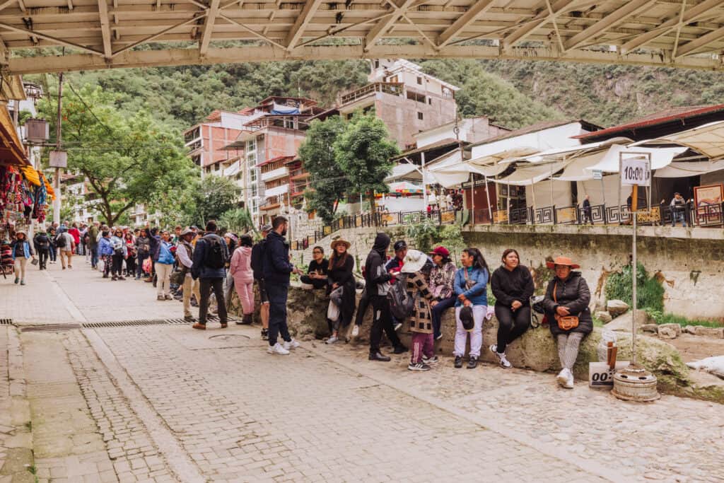 The line for the bus from Aguas Calientes to Machu Picchu