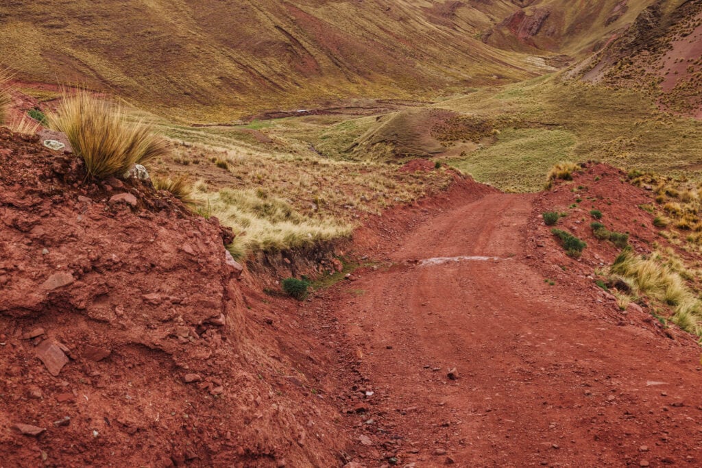 Dirt road in Peru to Pallay Punchu