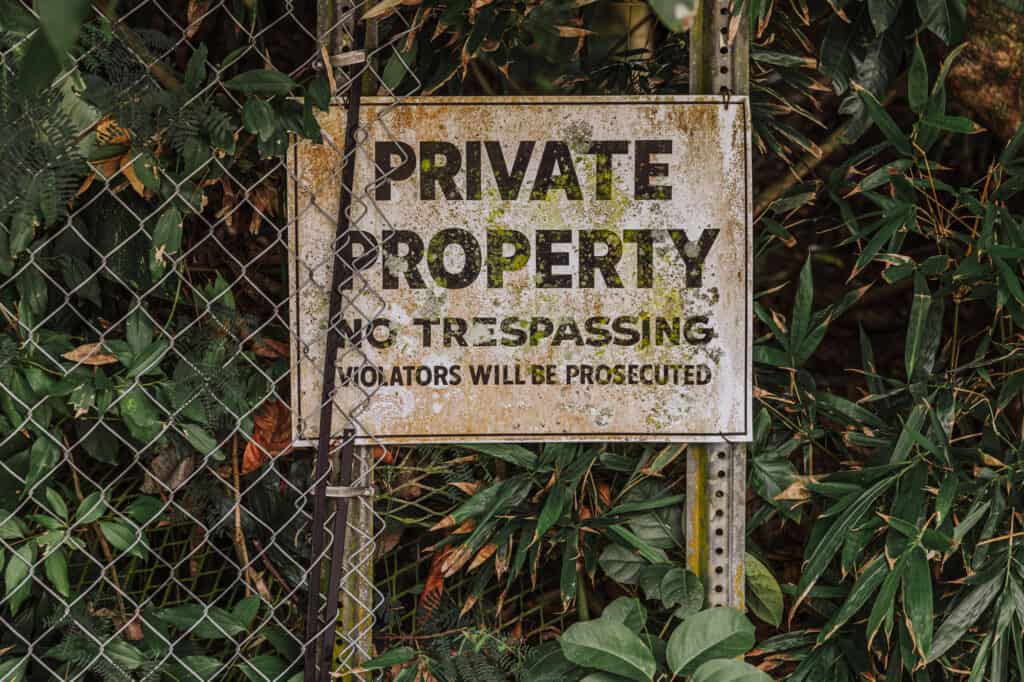 Haiku Stairs No Trespassing