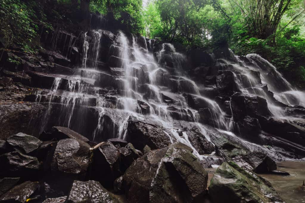 Kanto Lampo Waterfall