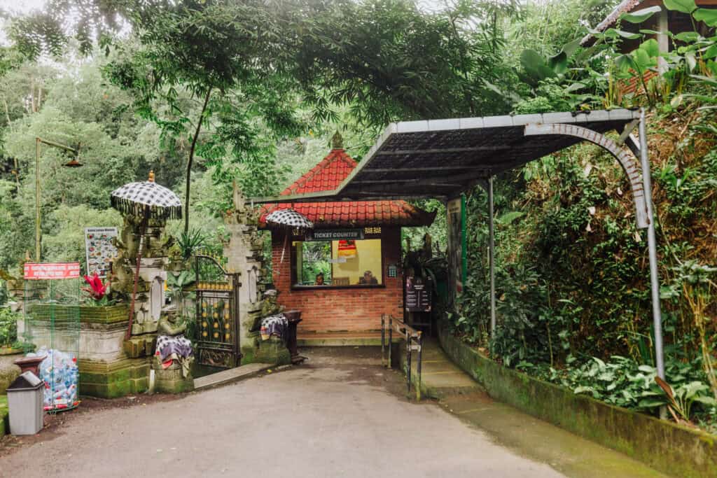 Entrance to Kanto Lampo