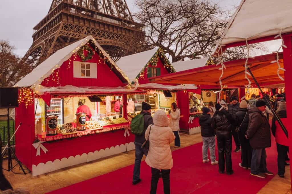 Tour Eiffel Marche de Noel in December