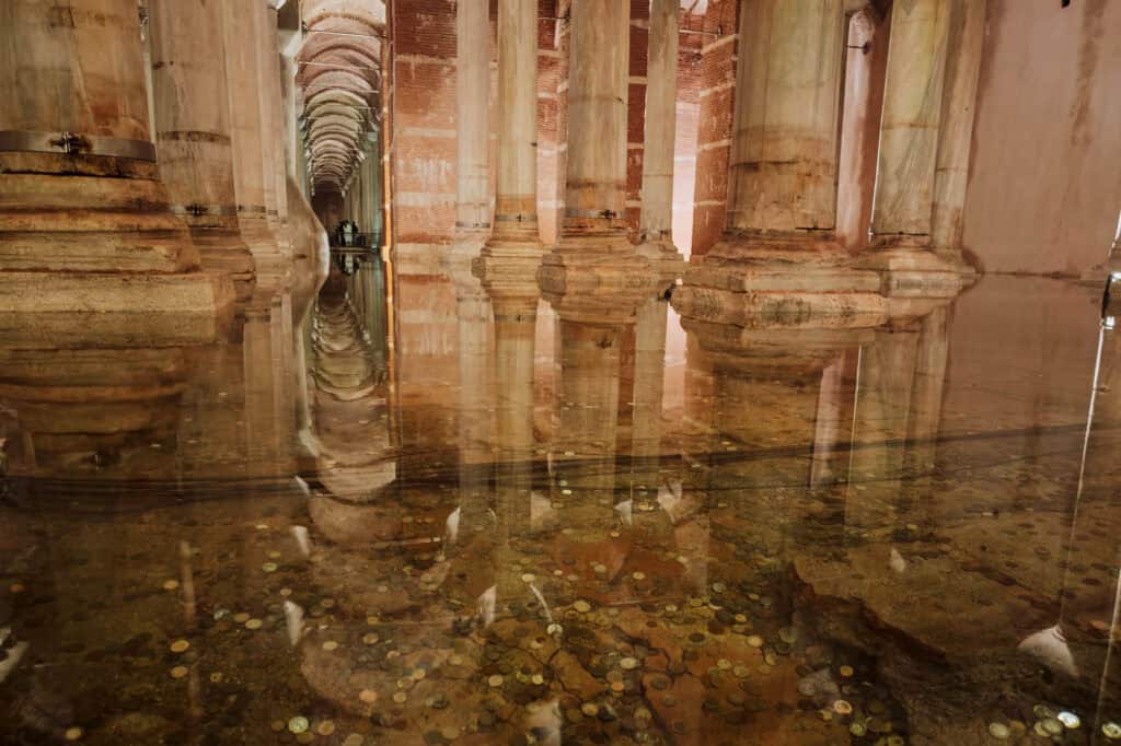 The water reflection underground