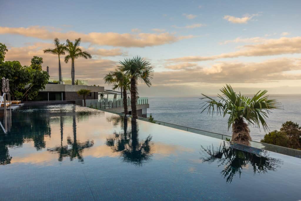 The infinity pool at Saccharum Resor & Spa