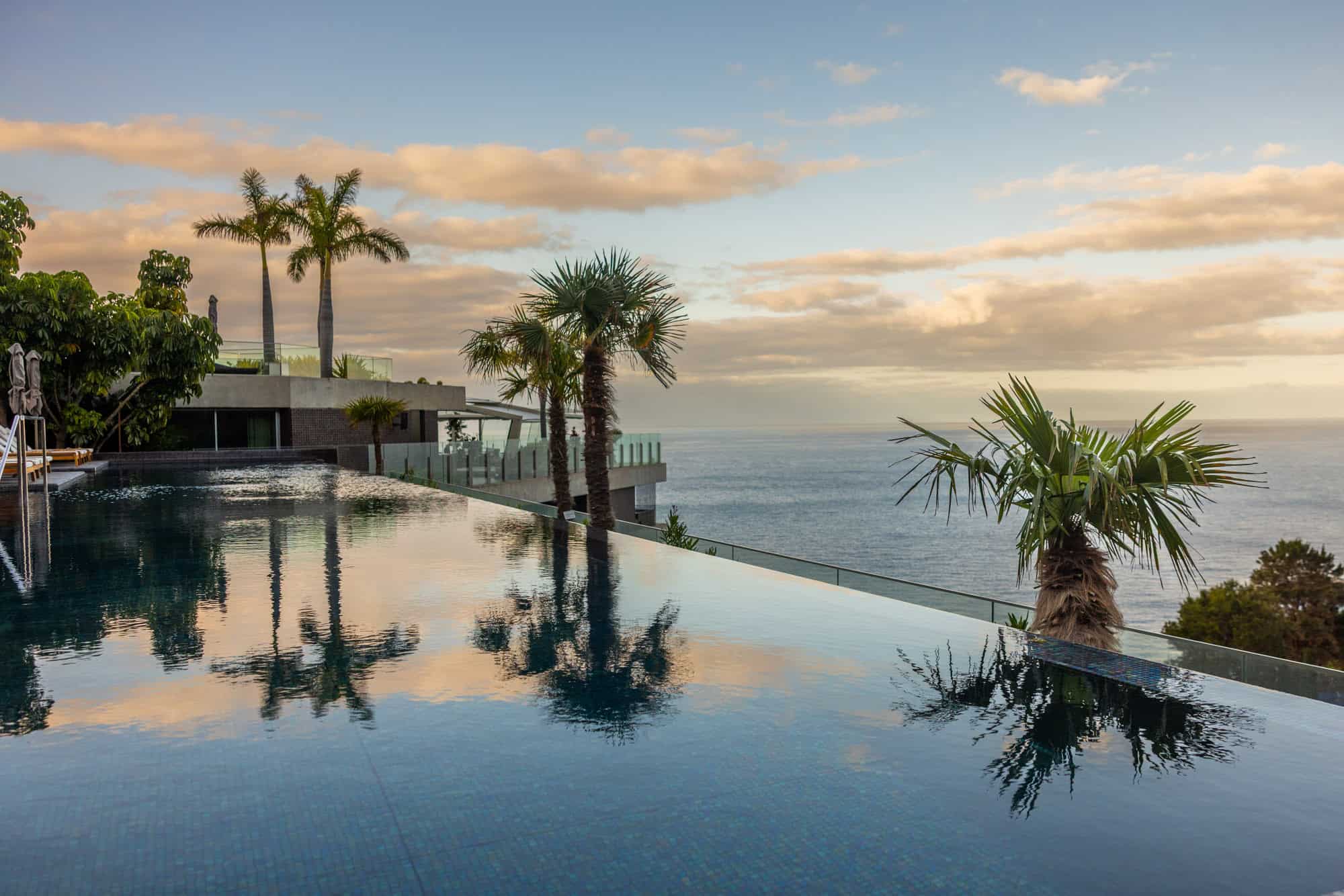 The infinity pool at Saccharum Resor & Spa