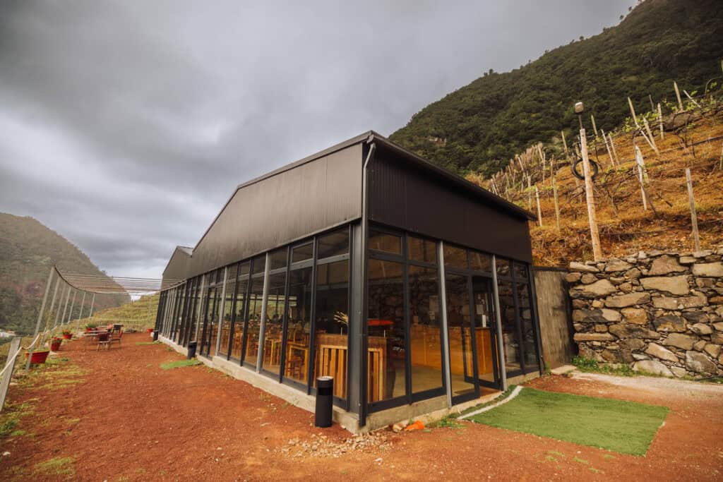 The tasting room building at Quinta do Barbusano