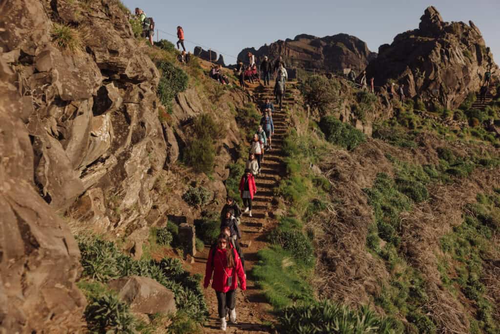 A crowded trail on Madeira: Pico do Areeiro