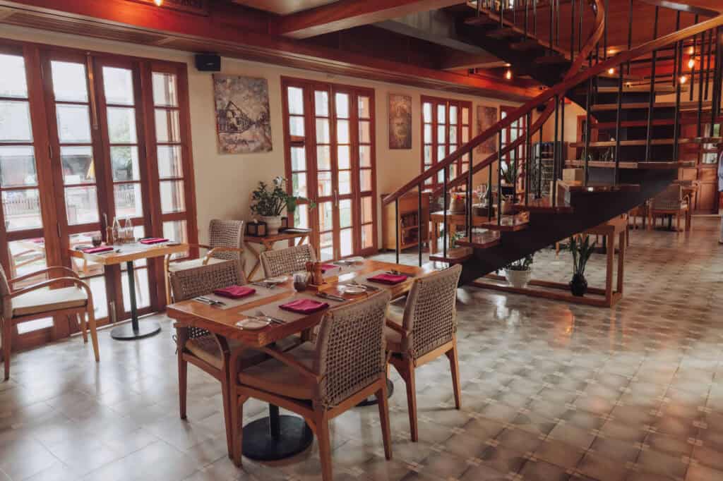 The hotel restaurant, with a great morning breakfast