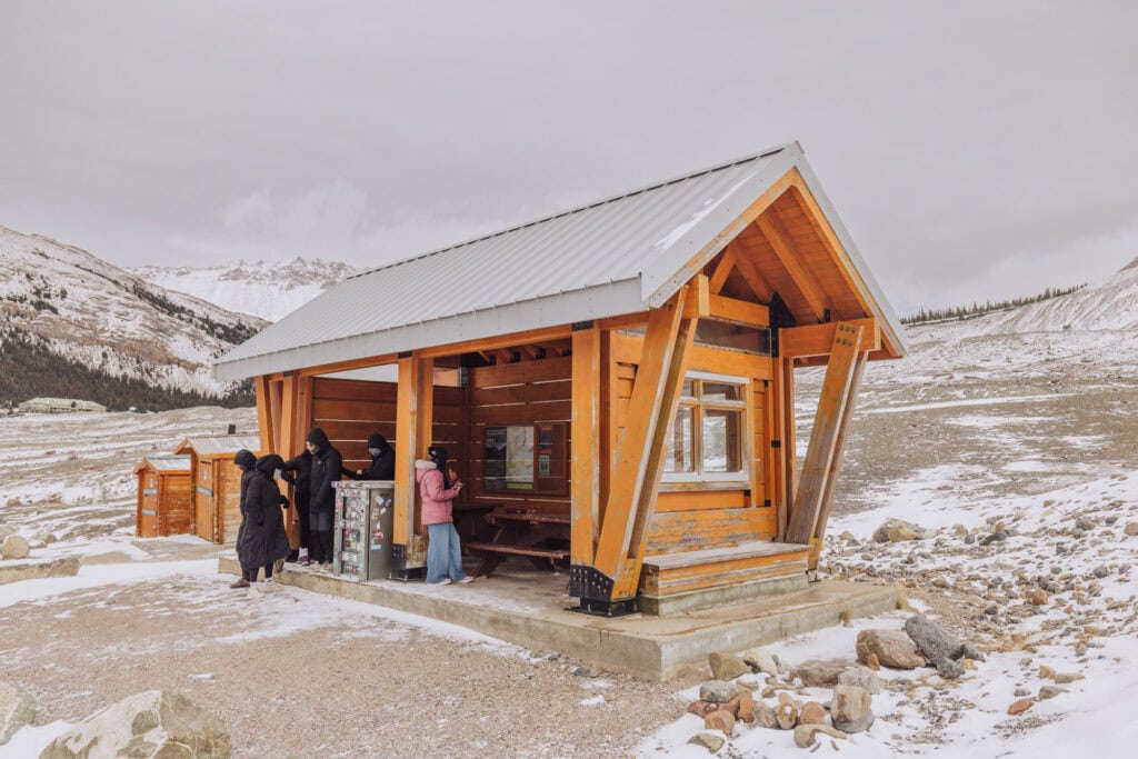 A shelter hut on your hike from the Toe of the Athabasca Glacier trail
