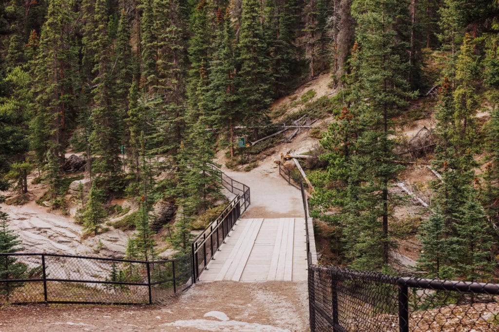 The bridge and viewpoint at Mistaya Canyon in Jasper