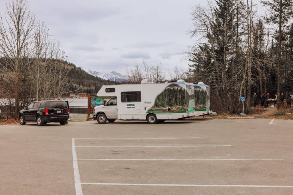 A camper RV at Pyramid Lake in October