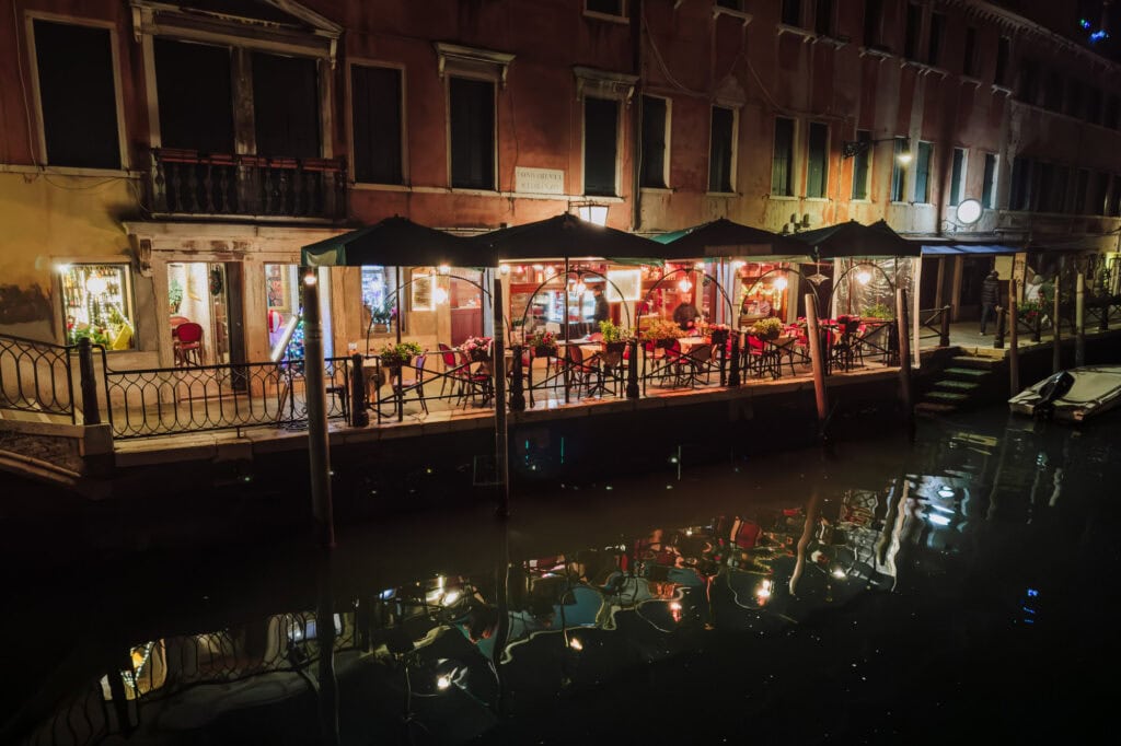 Winter in Venice: dining outside