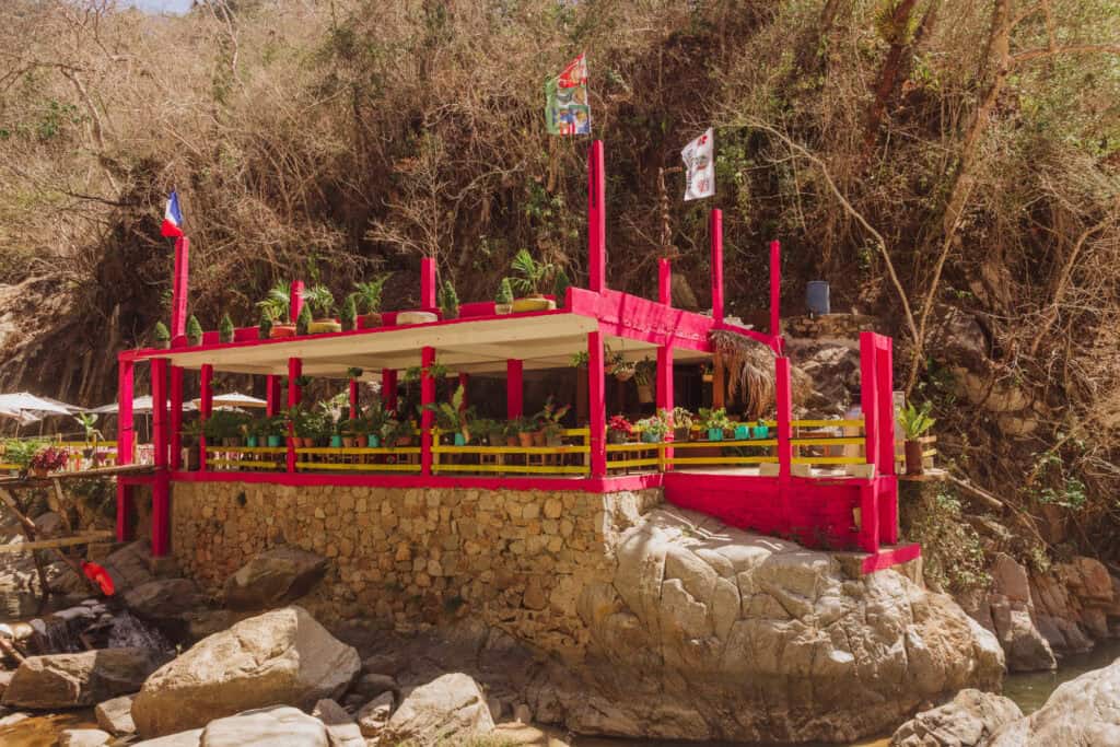 A restaurant in Quimixto