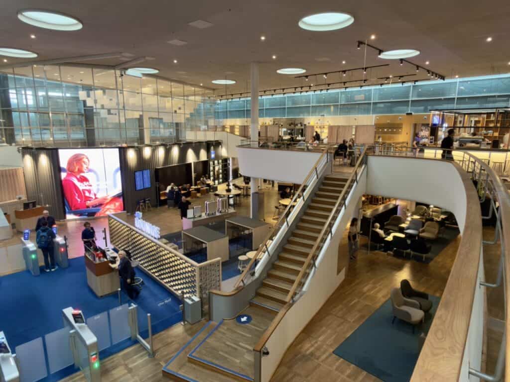 A look at the 2-story SAS airport lounge in Copenhagen