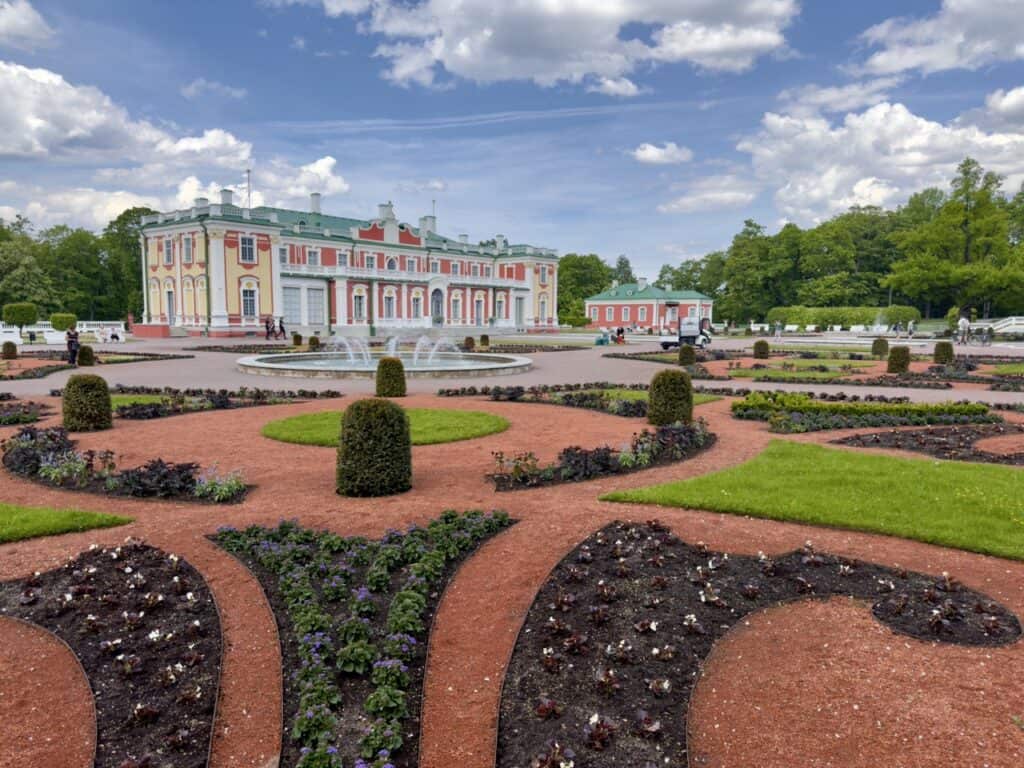 Kadriorg Art Museum gardens